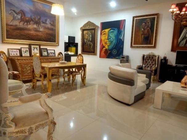 Villa Chacha At Macarena, Megamendung Exterior photo